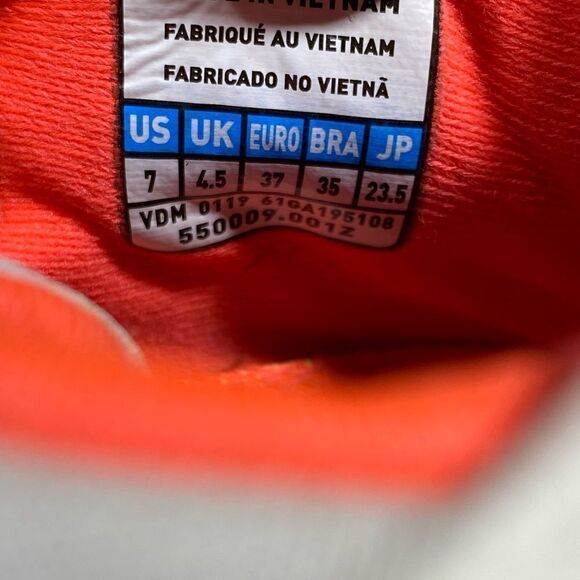 Mizuno Women's Size 7 Wave Impulse AC Tennis Shoe in Bright Coral - Picture 5 of 6